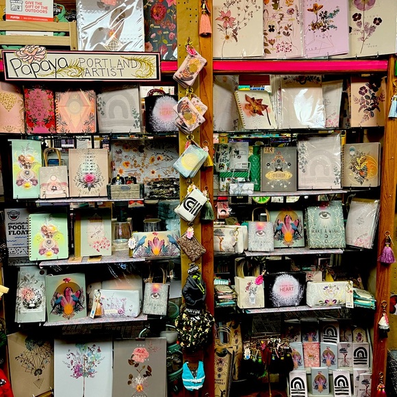 Meet your Posher, Jennifer - Picture 3 of 6